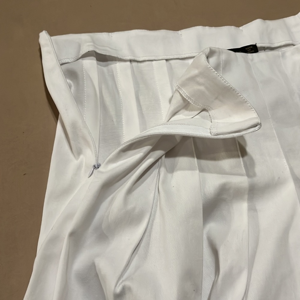 Pleated white mini skirt with no shorts underneath. - Picture 5 of 8